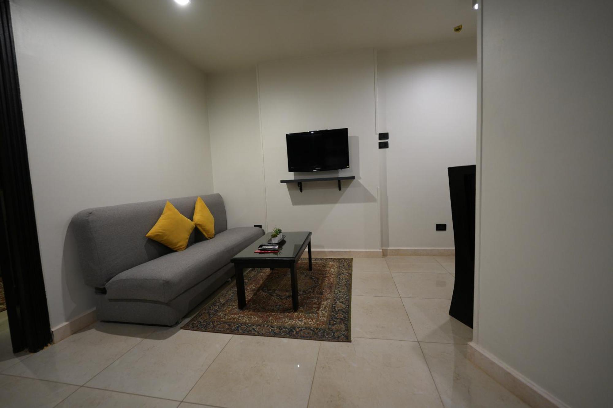 Aparthotel Newcity &
