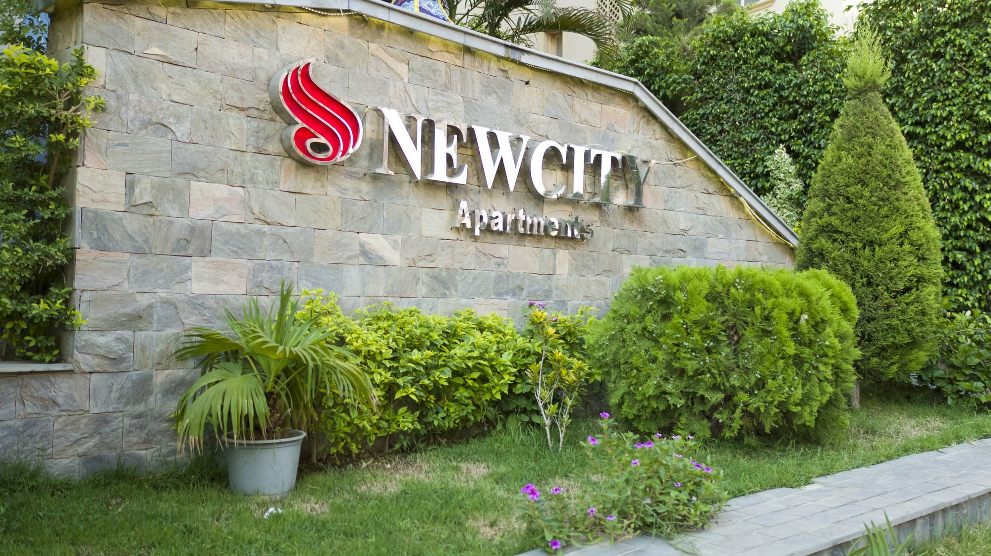 Aparthotel Newcity &
